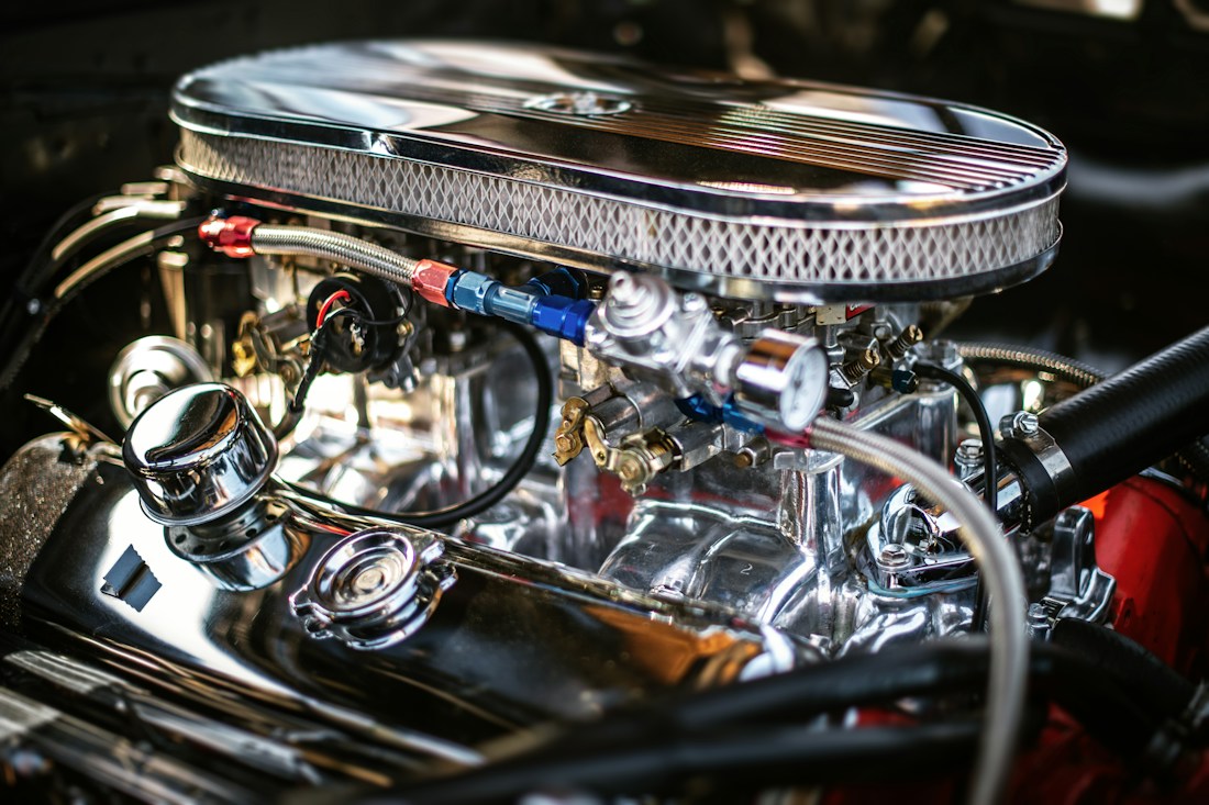 Detalhes dos componentes de um motor automotivo